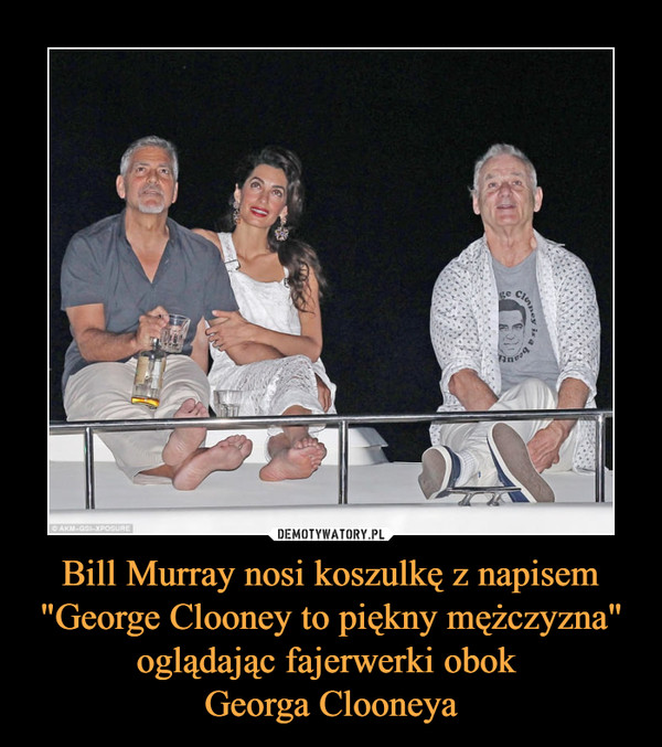 Bill Murray nosi koszulkę z napisem "George Clooney to piękny mężczyzna" oglądając fajerwerki obok Georga Clooneya –  