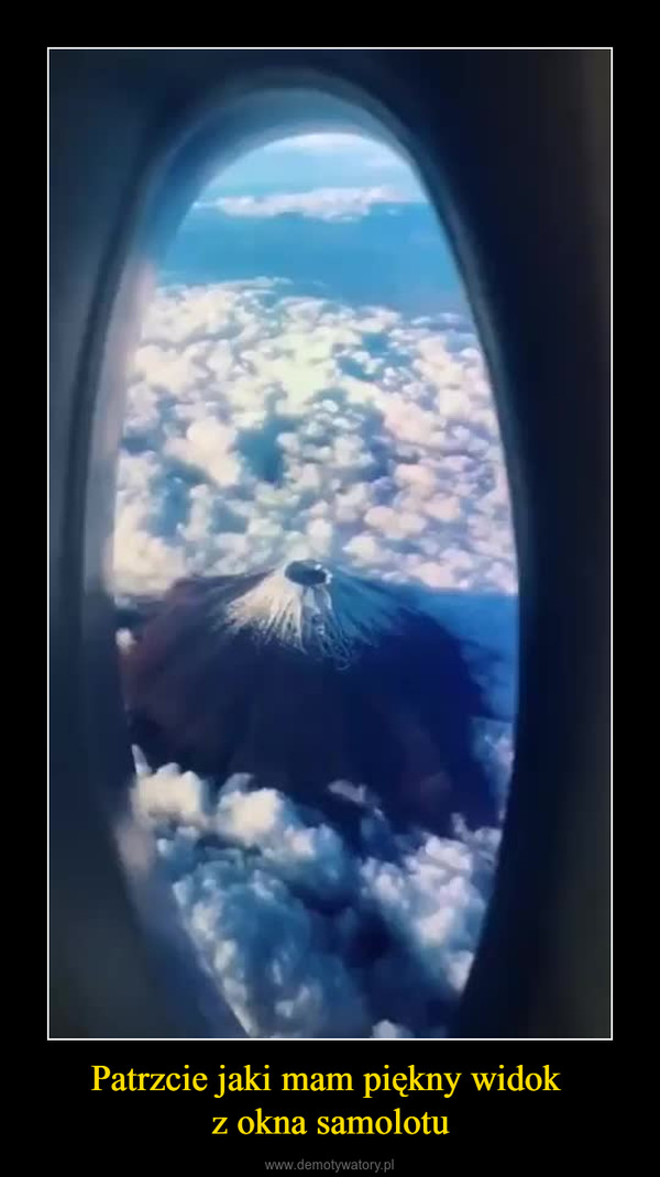 Patrzcie jaki mam piękny widok z okna samolotu –  