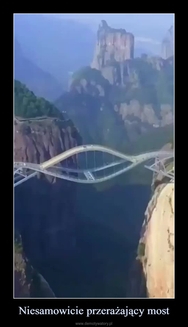 Niesamowicie przerażający most –  