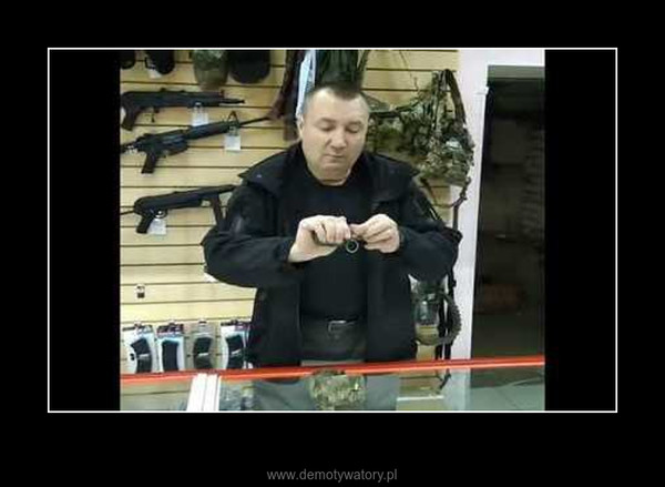 Prezentacja granatu w wykonaniu miłego Rosjanina –  